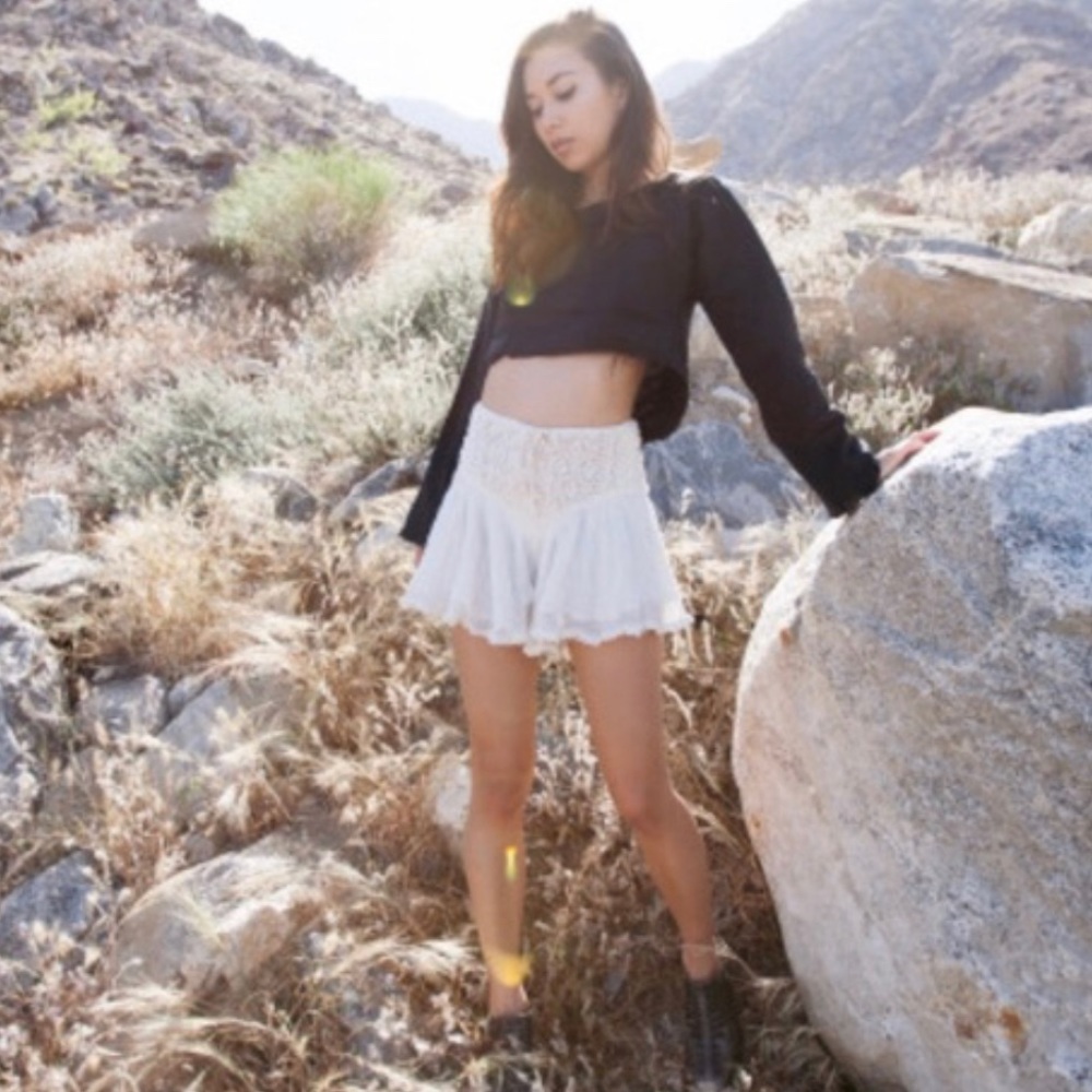 AYAI Delphine Raw Edge Crop Top black,  med